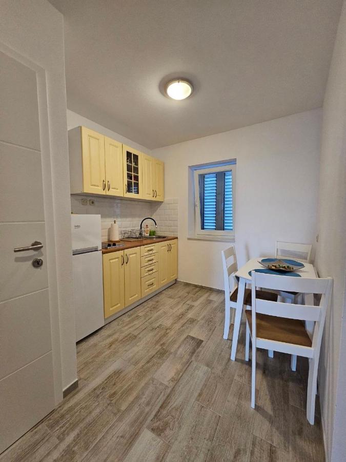 Apartman Lila Cunski Exterior photo