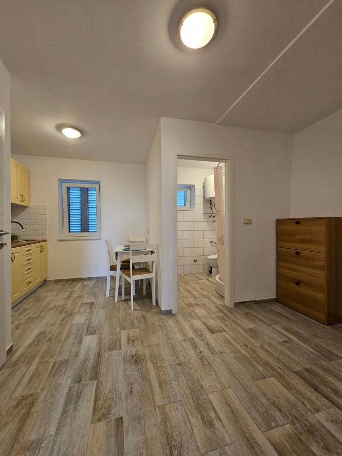 Apartman Lila Cunski Exterior photo